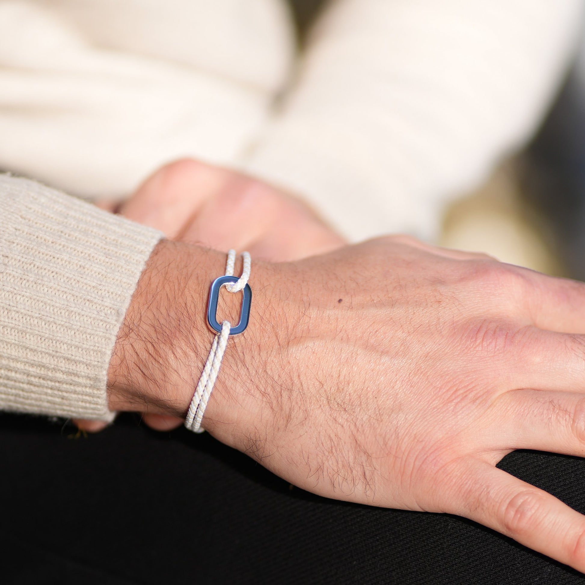 Bracelet Pollux maillon plat en argent avec cordon beige et blanc